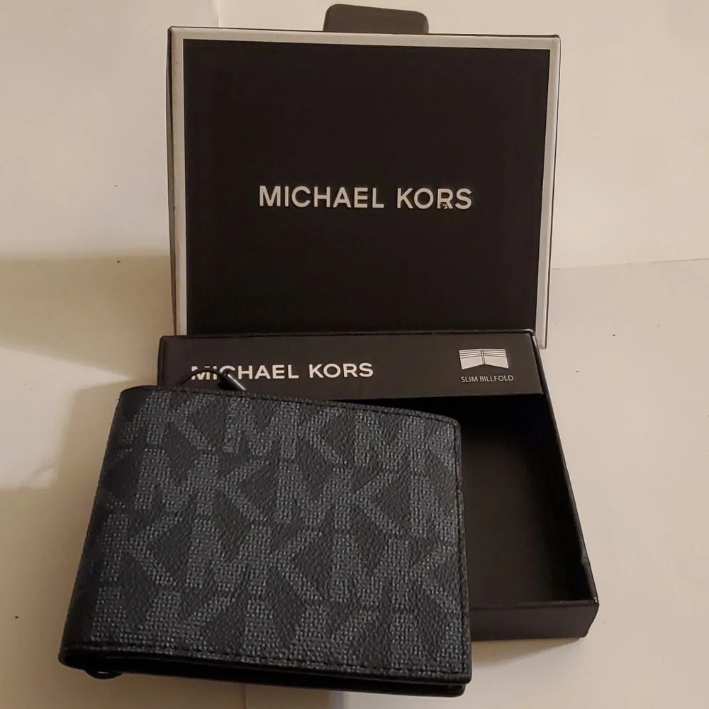 New authentic Michael kors leather mens wallet